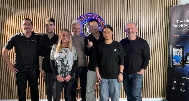 Representantes de Hollyland visitaron las oficinas de Pinnacle en Buenos Aires