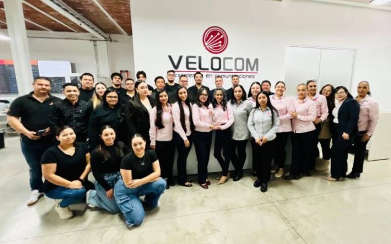 Velocom Fibrastore distinguido en México