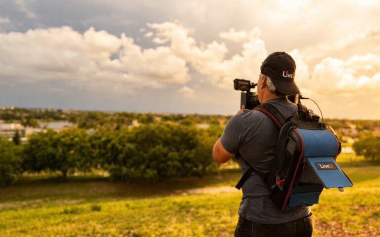Sincronía multimedia: El ecosistema Digital-First de LiveU para la Unificación de Flujos TV & Online en LatAm